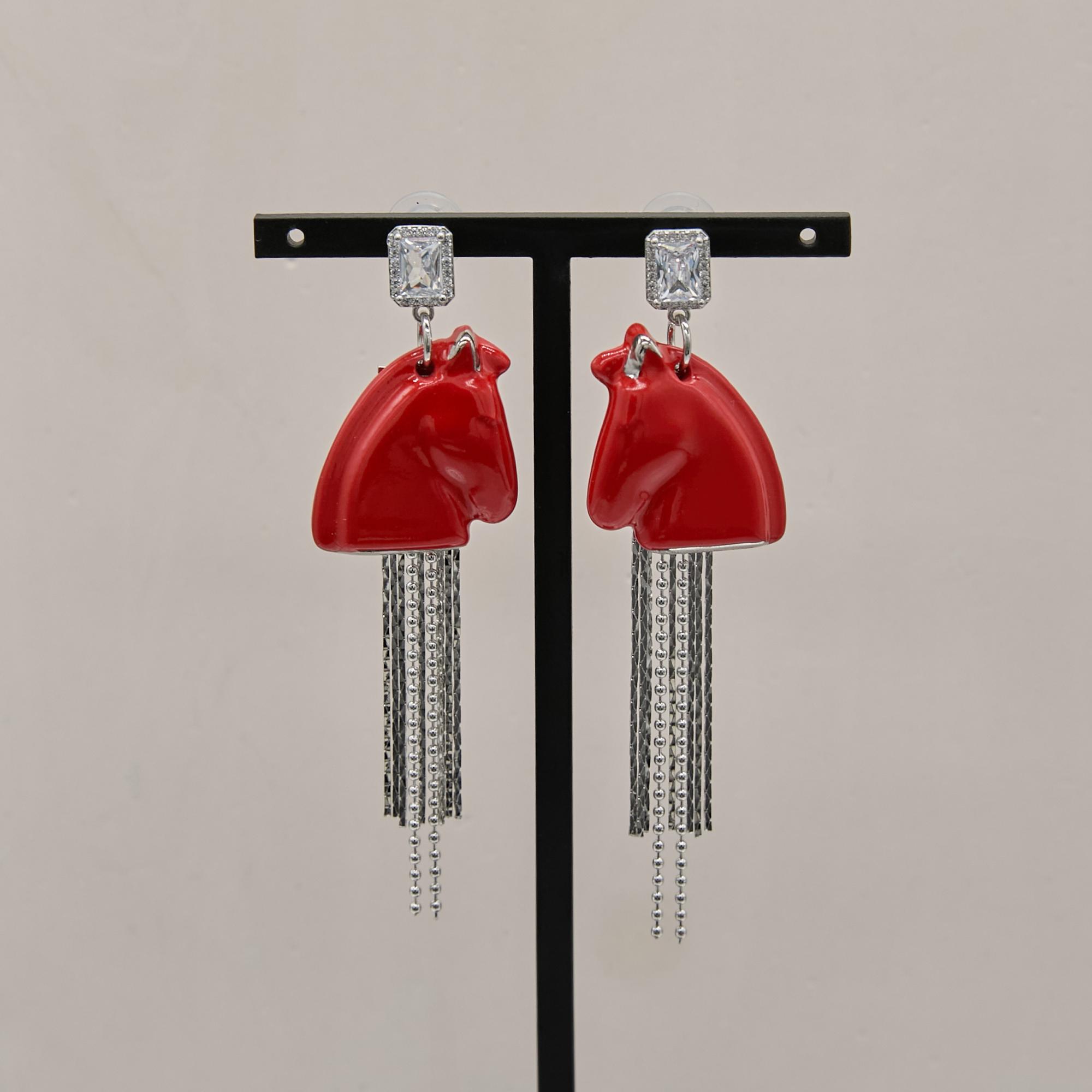 Серьги лошади S красные с кистями в платине