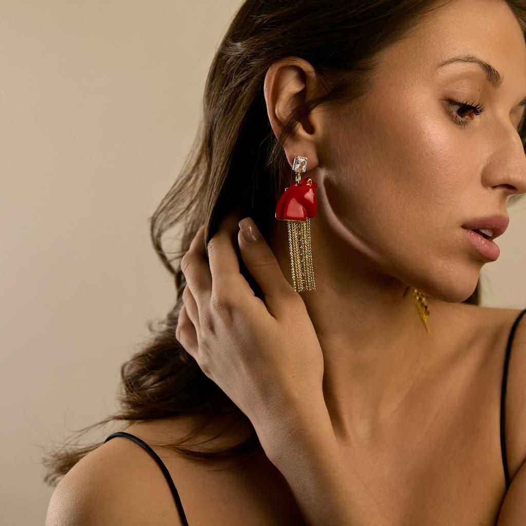 Серьги лошади S красные с кистями в золоте