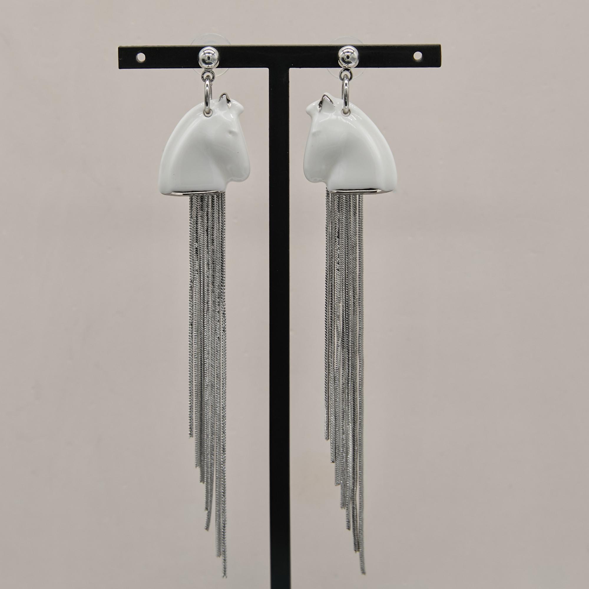 Серьги лошади XS белые с кистями в платине