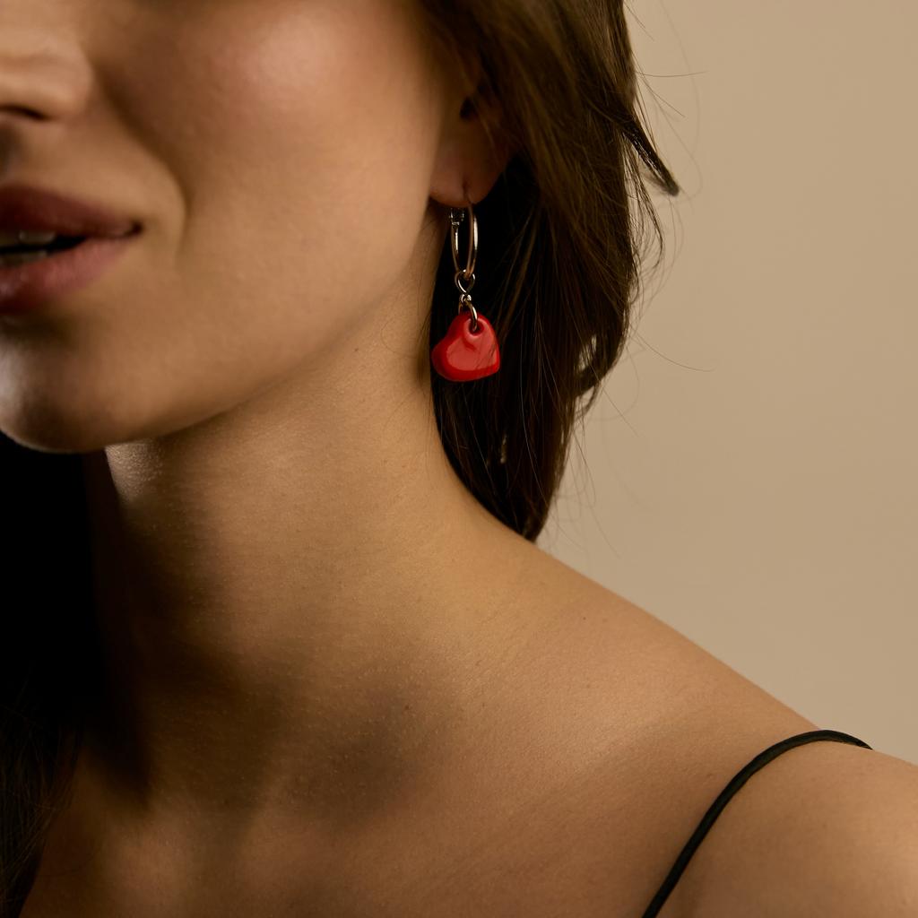 Серьги сердца красные на маленьких кольцах в платирне