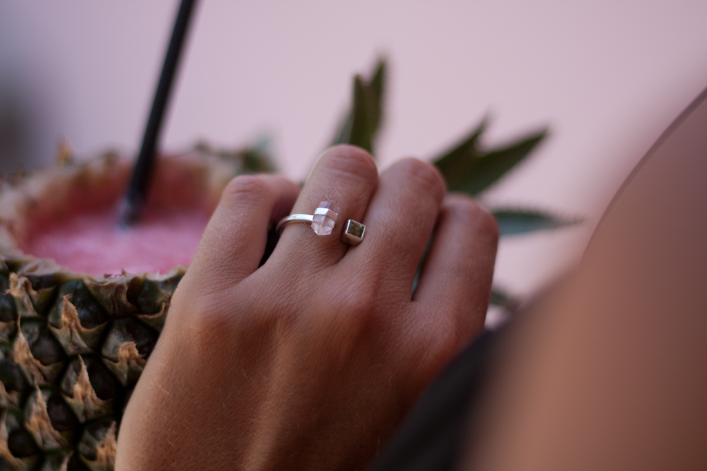 Кольцо с розовым кварцем и зеленым турмалином