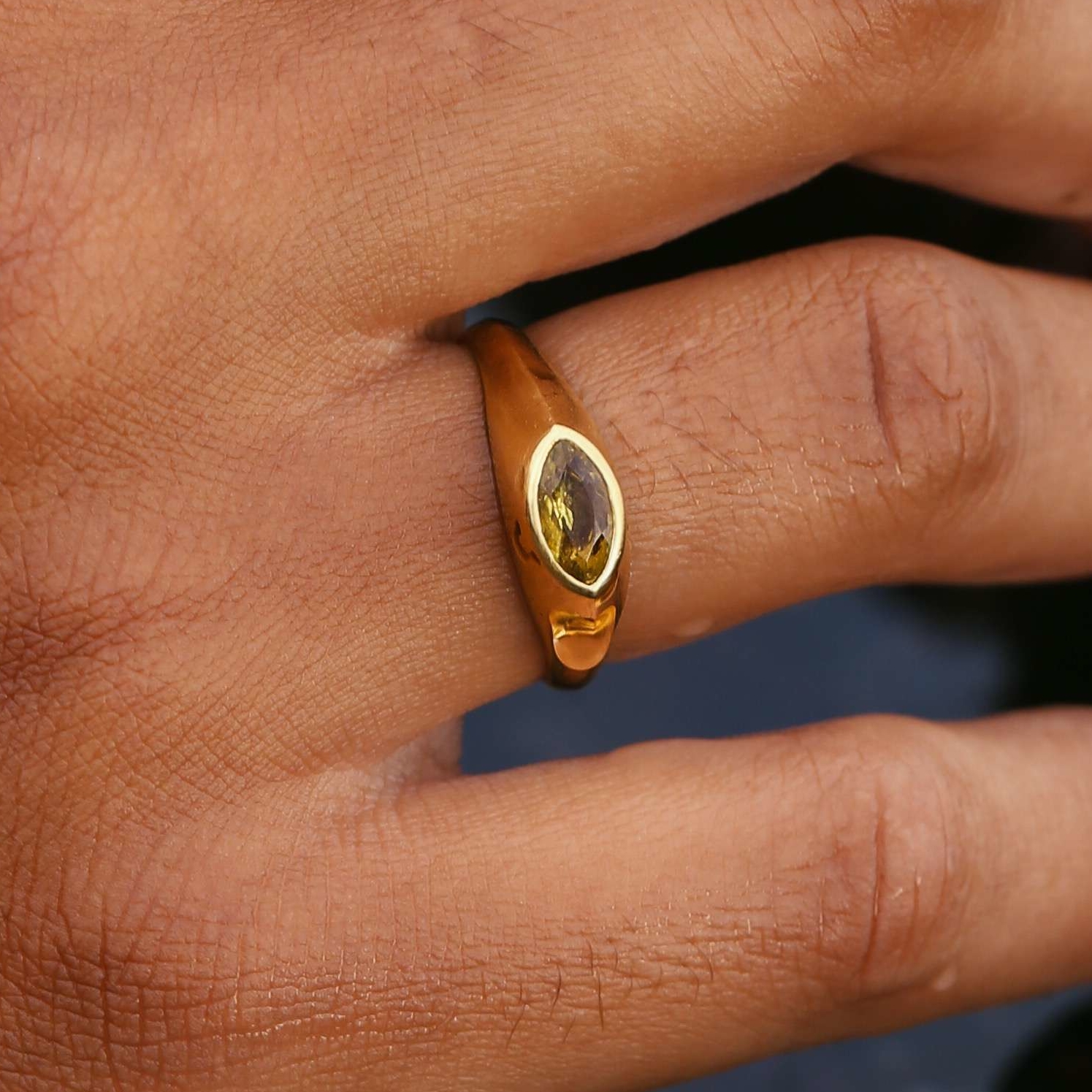 Кольцо с хризолитом WAVES & GEMS