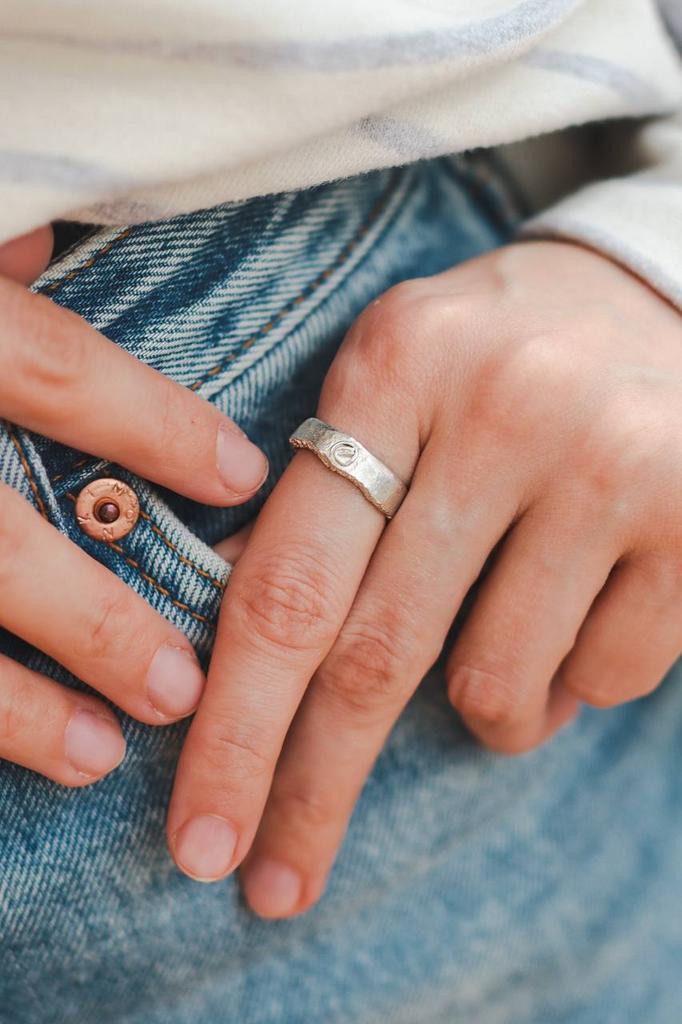 Кольцо с "рваными краями" в серебре