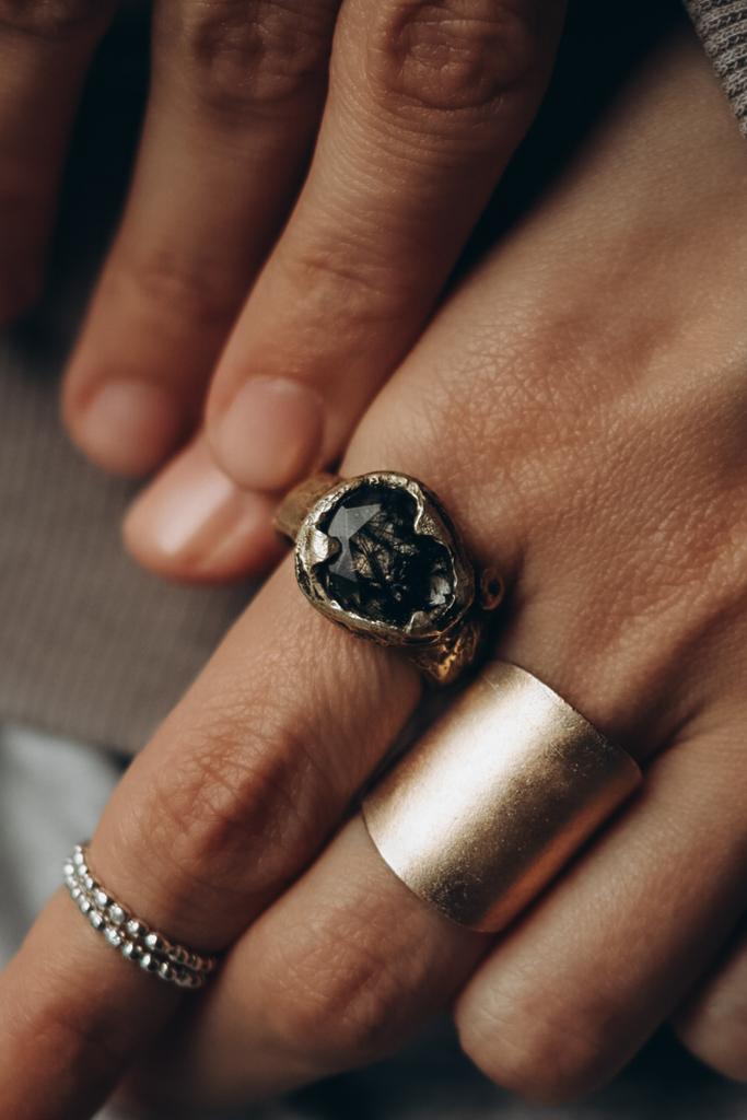 кольцо с турмалиновым кварцем и сапфиром