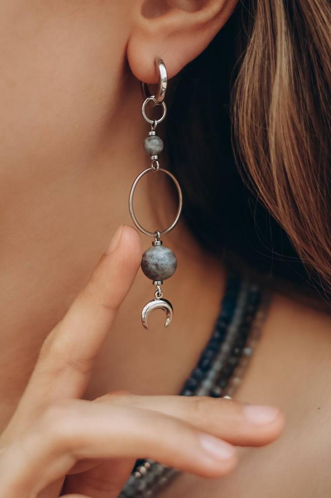 серьги длинные - месяц с лабродаритом