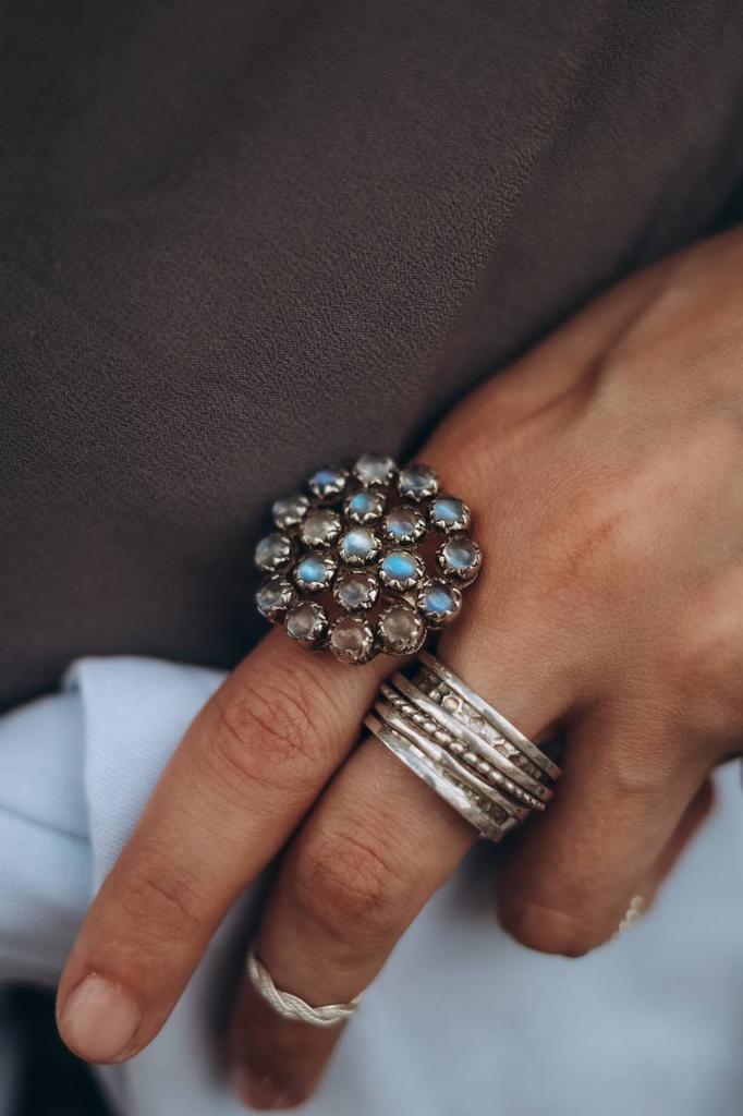 кольцо весна с лунным камнем