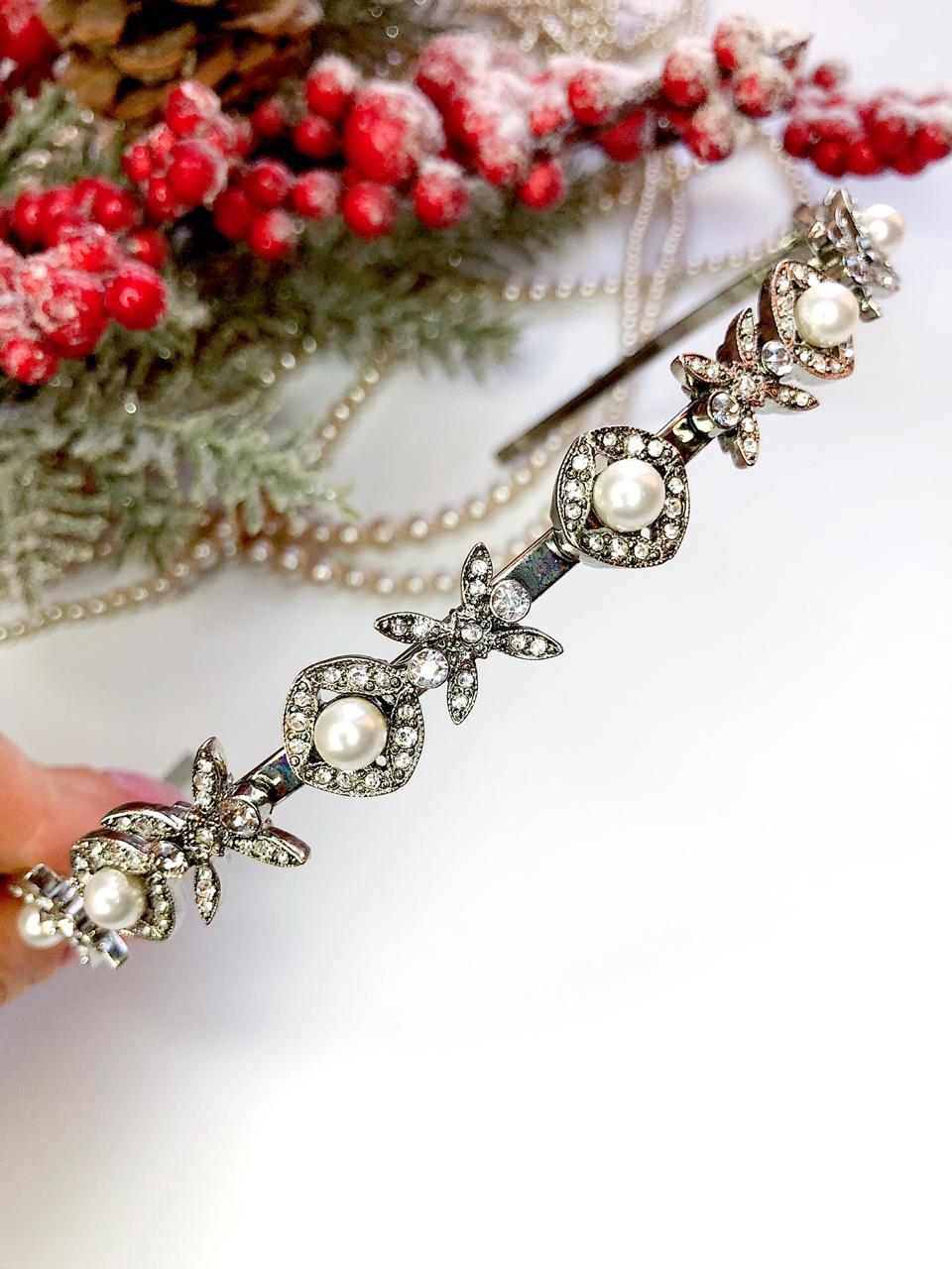 Тиара в светлом металле с жемчугом