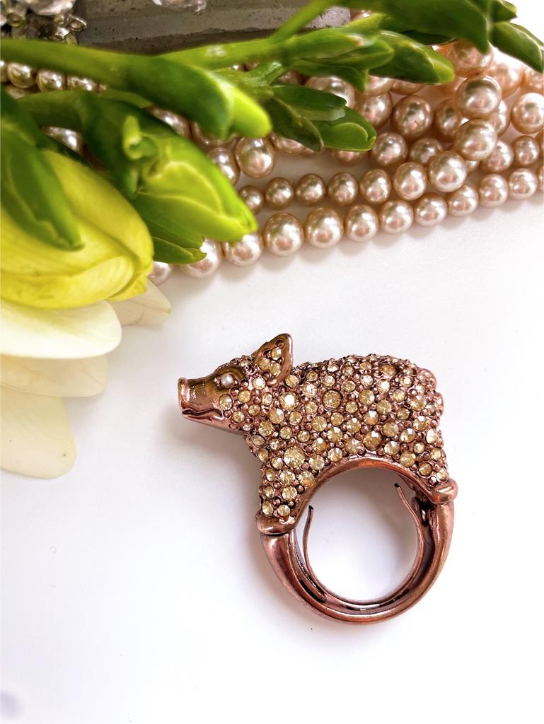 Кольцо поросенок с паве