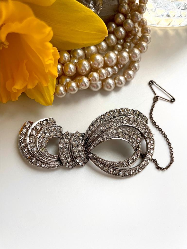 Брошь ассиметричный бант