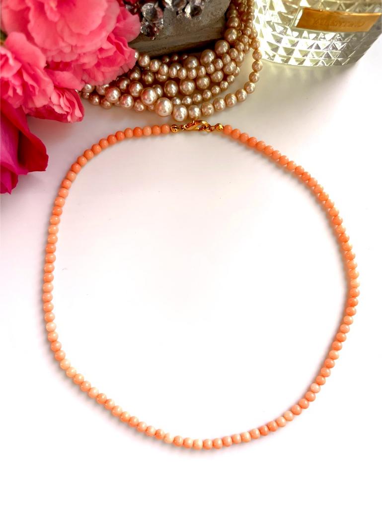 Коралловое колье персикового цвета