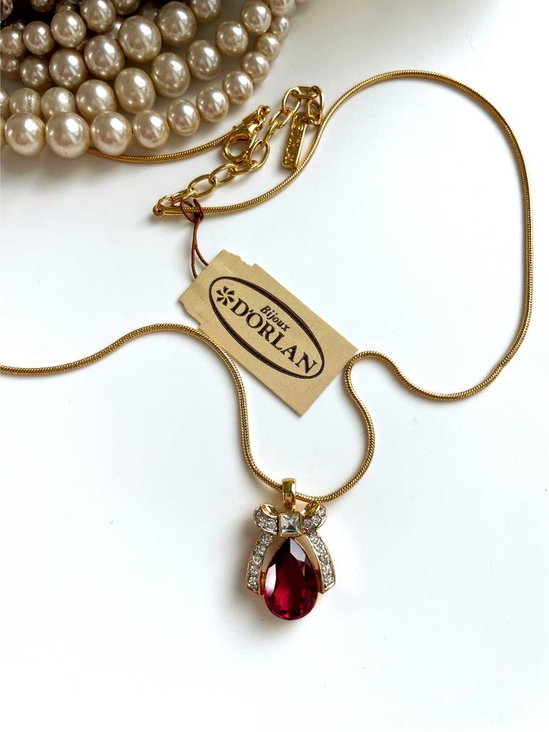 Колье с рубиновым кулоном