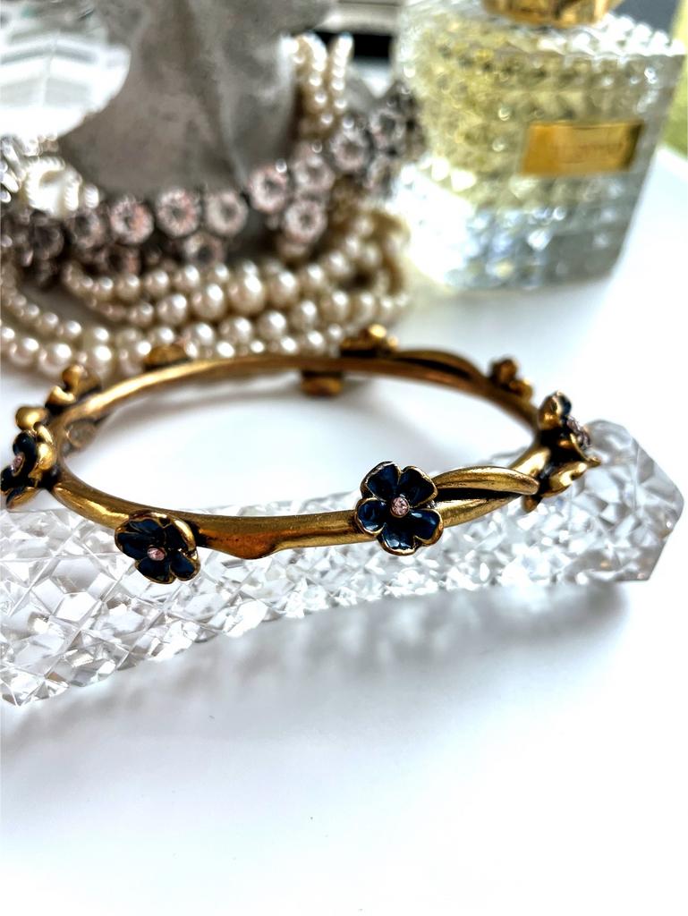Браслет с синими цветами
