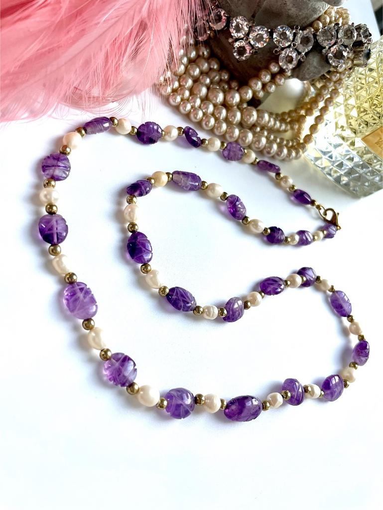 Колье с жемчугом и резным аметистом