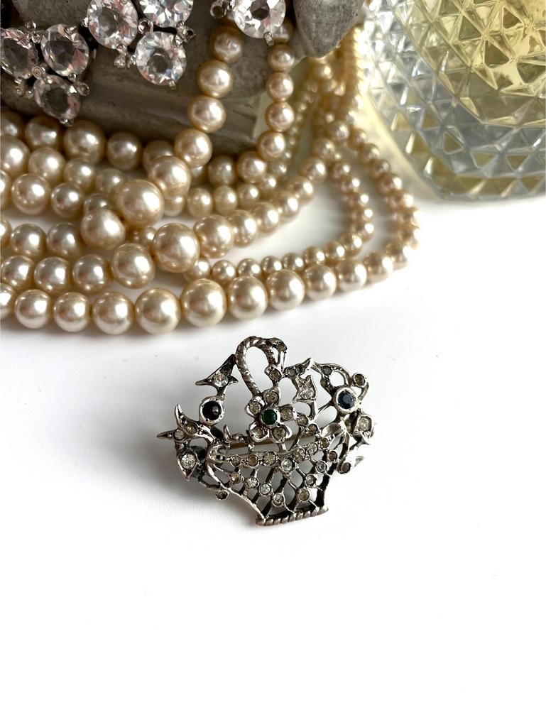 Брошь корзина с цветами