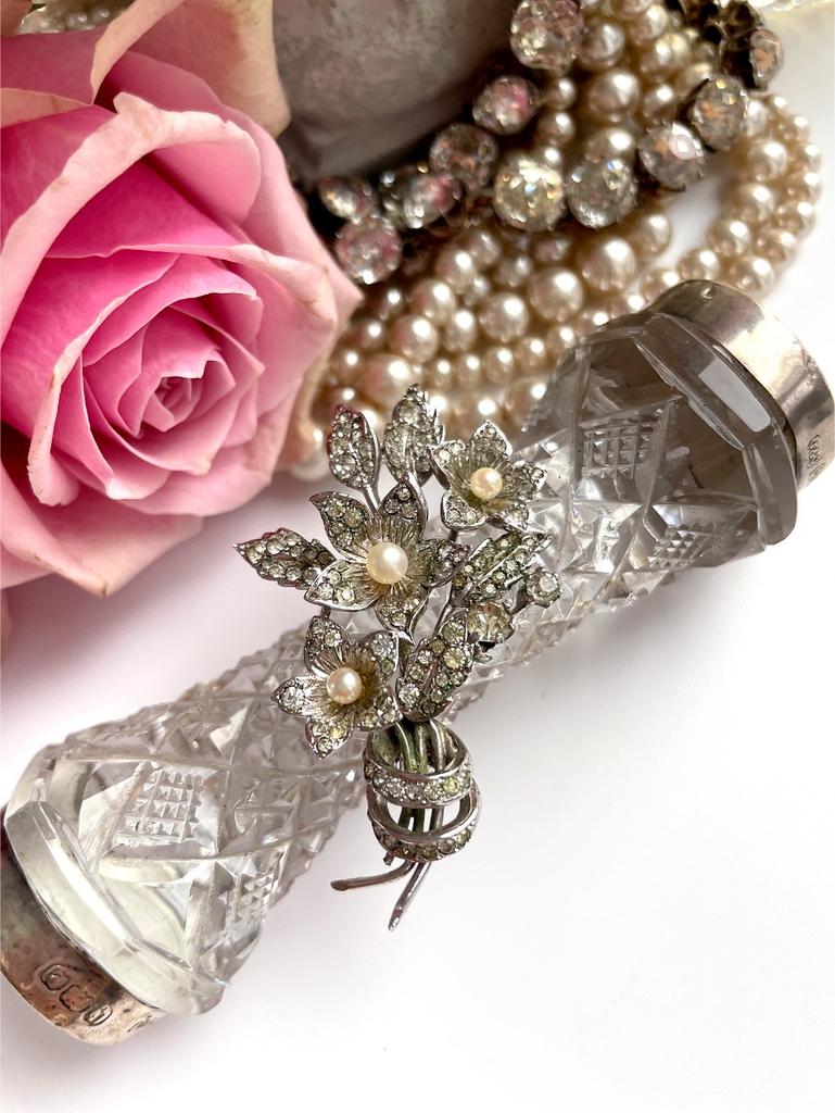 Английская брошь в виде букета