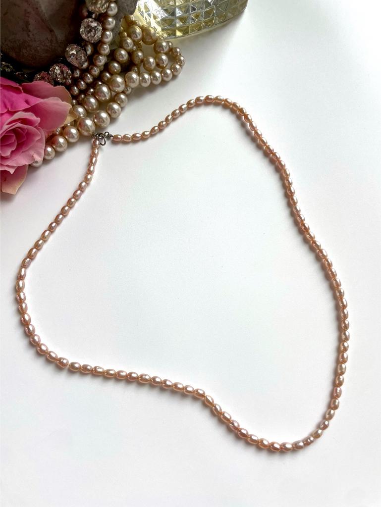 Жемчужное колье светло-розового оттенка