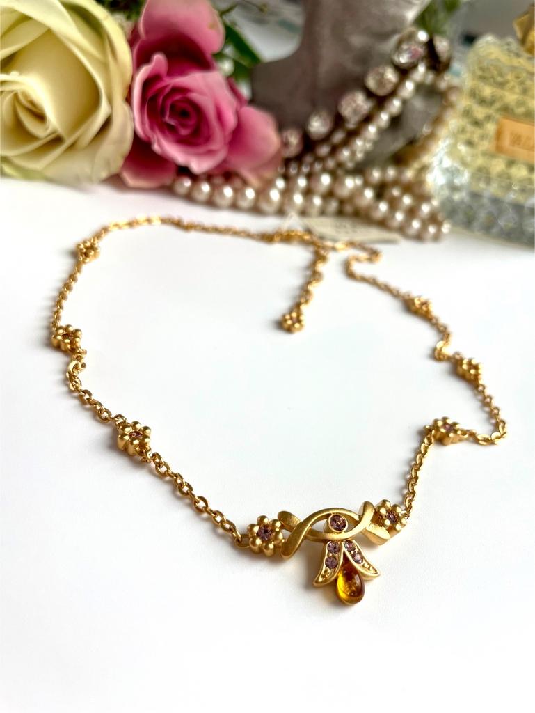 Колье с медовым кабошоном и кристаллами