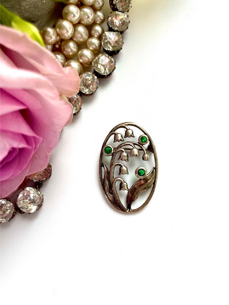 Брошь ландыши с зелеными вставками