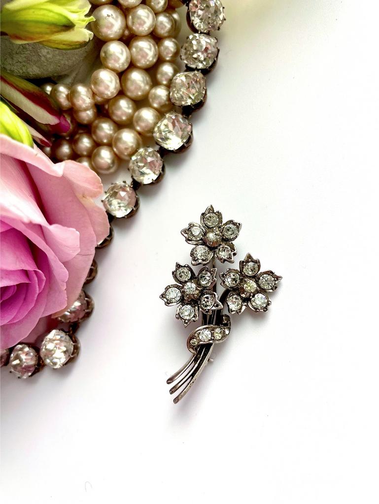 Брошь букетик с пастами