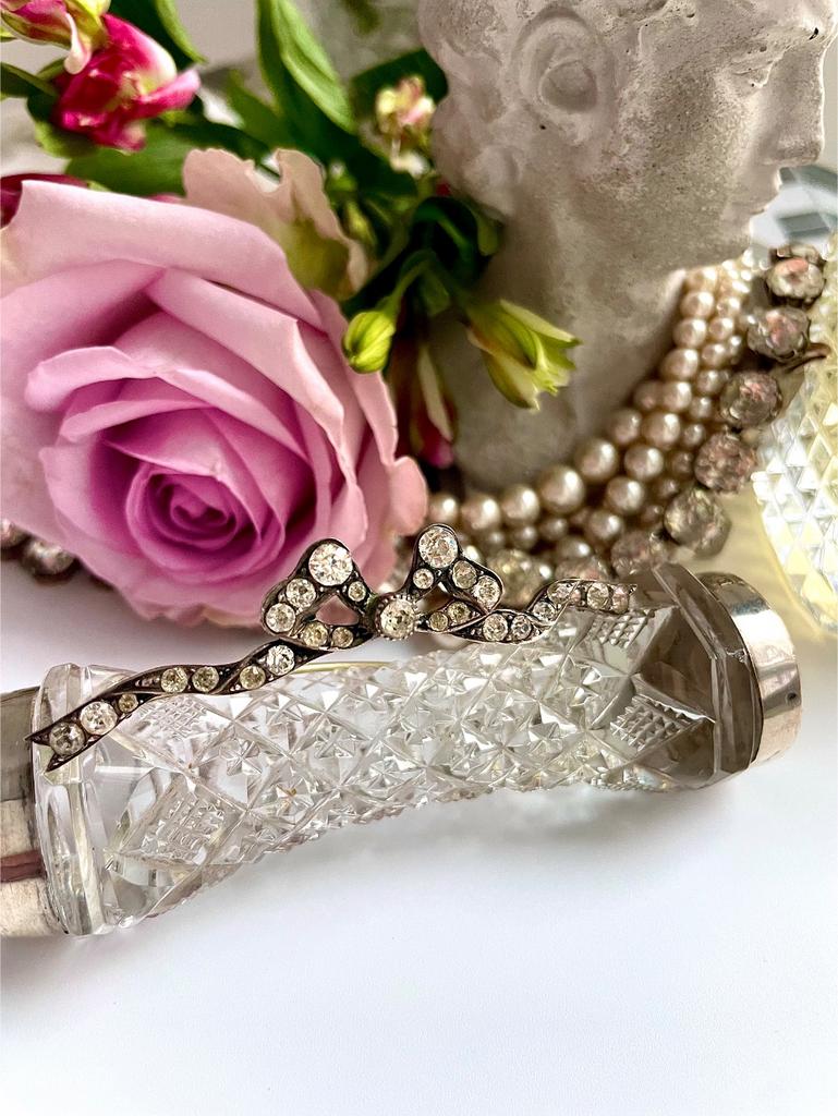 Викторианская брошь бант