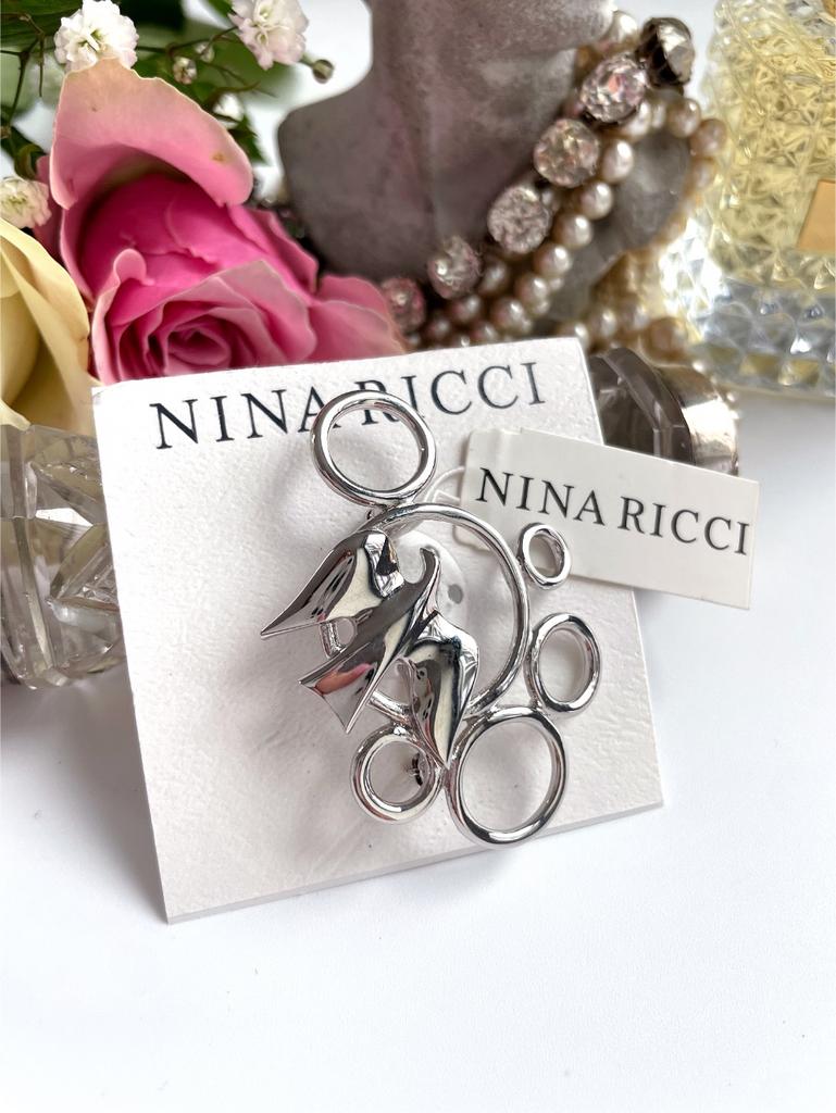 Брошь с голубем