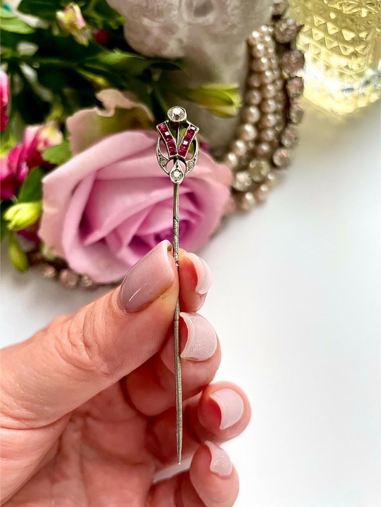 Брошь-булавка с кристаллами