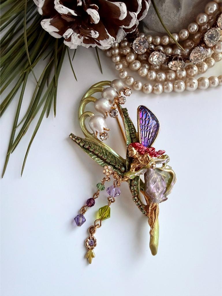 Брошь фея с ландышами