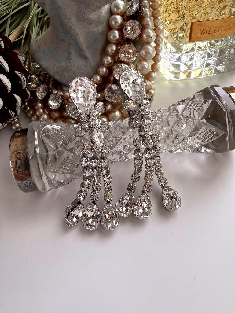 Тройные клипсы с белыми кристаллами