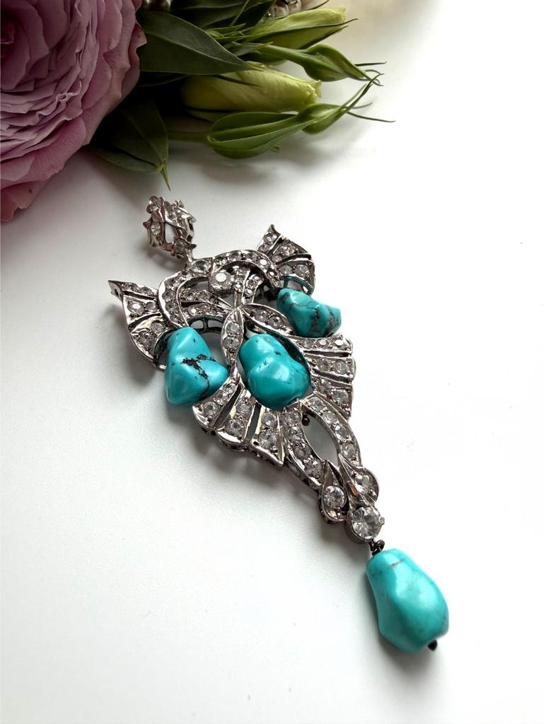 Кулон с бирюзой и кристаллами