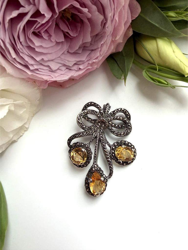 Брошь с марказитами и цитринами