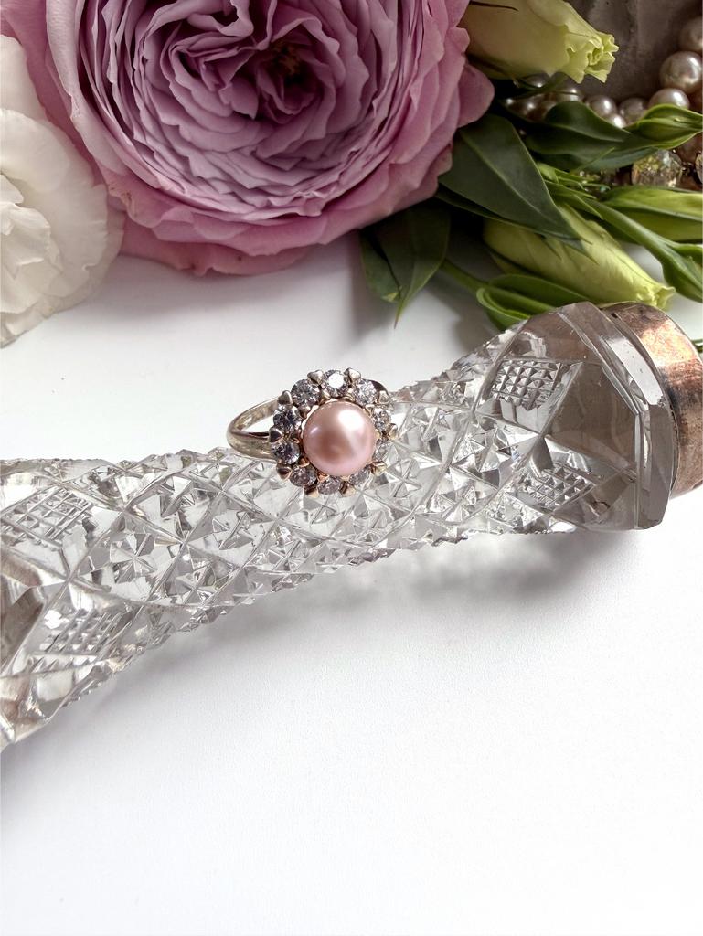 Кольцо с жемчужиной пудрового цвета
