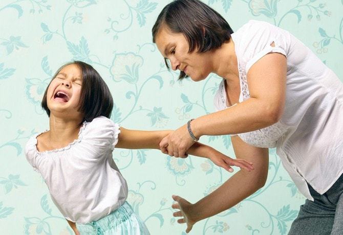 Всё ещё бьёте? Узнайте, как можно воспитывать по-другому.