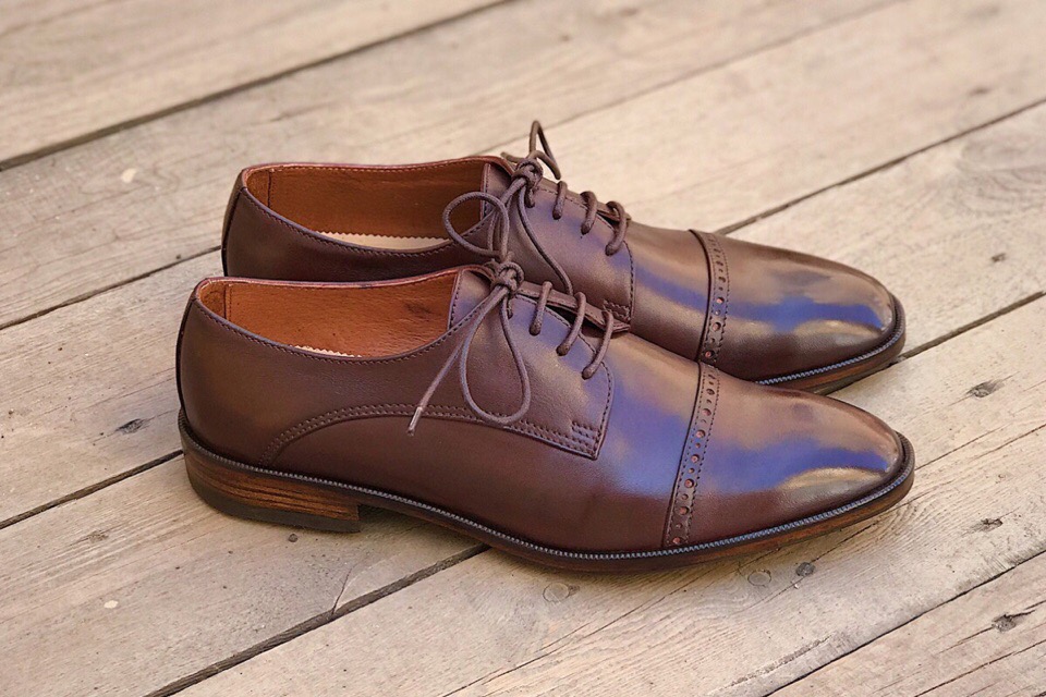 Дерби с перфорацией вдоль носочного шва