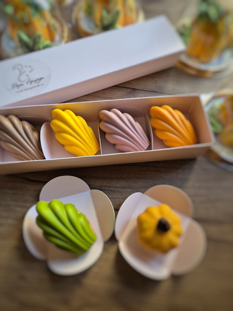 Набор пирожных мадлен для учителя, воспитателя или самых любимых лакомок