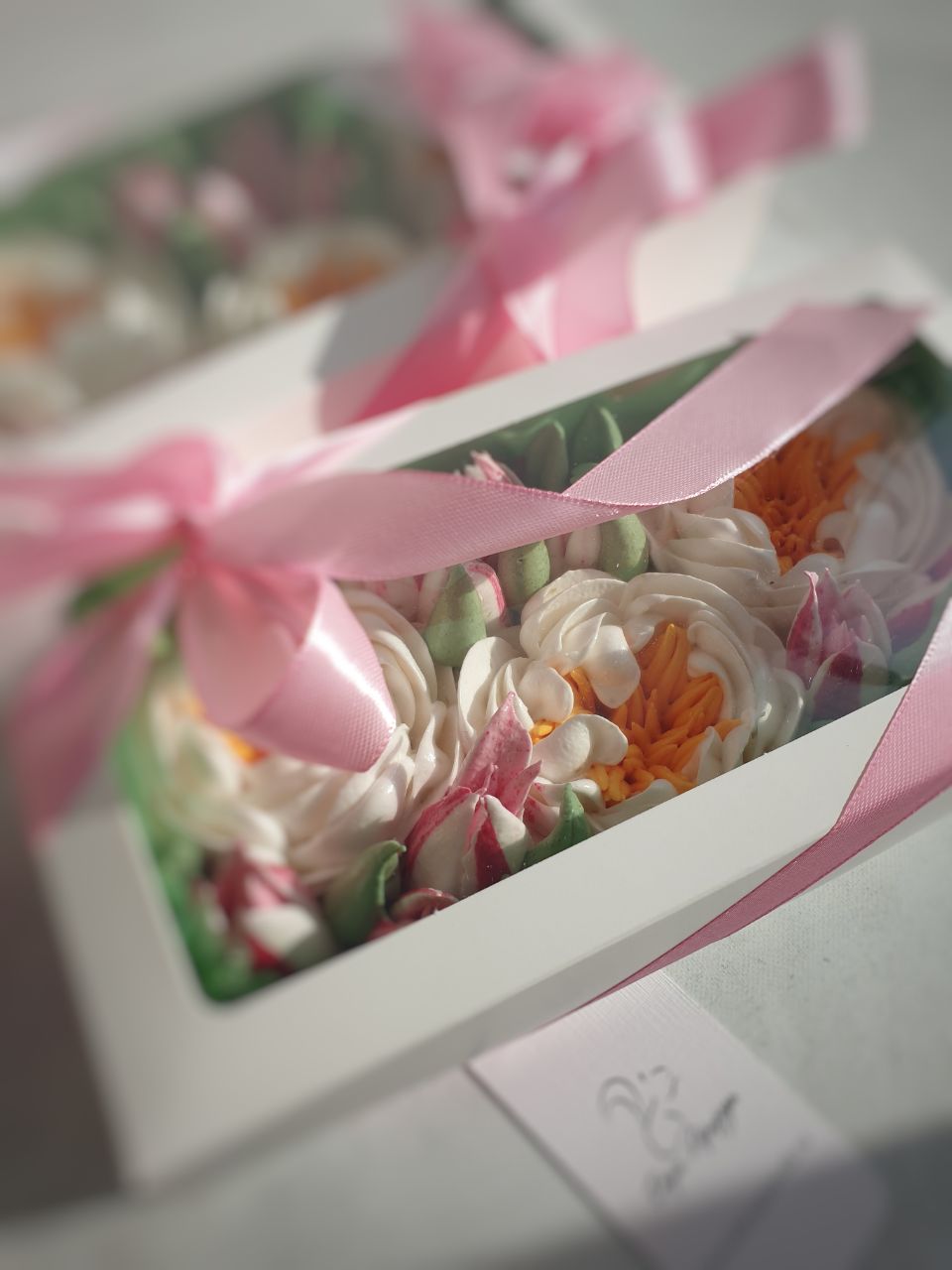 Зефирная композиция в бело-розовых тонах