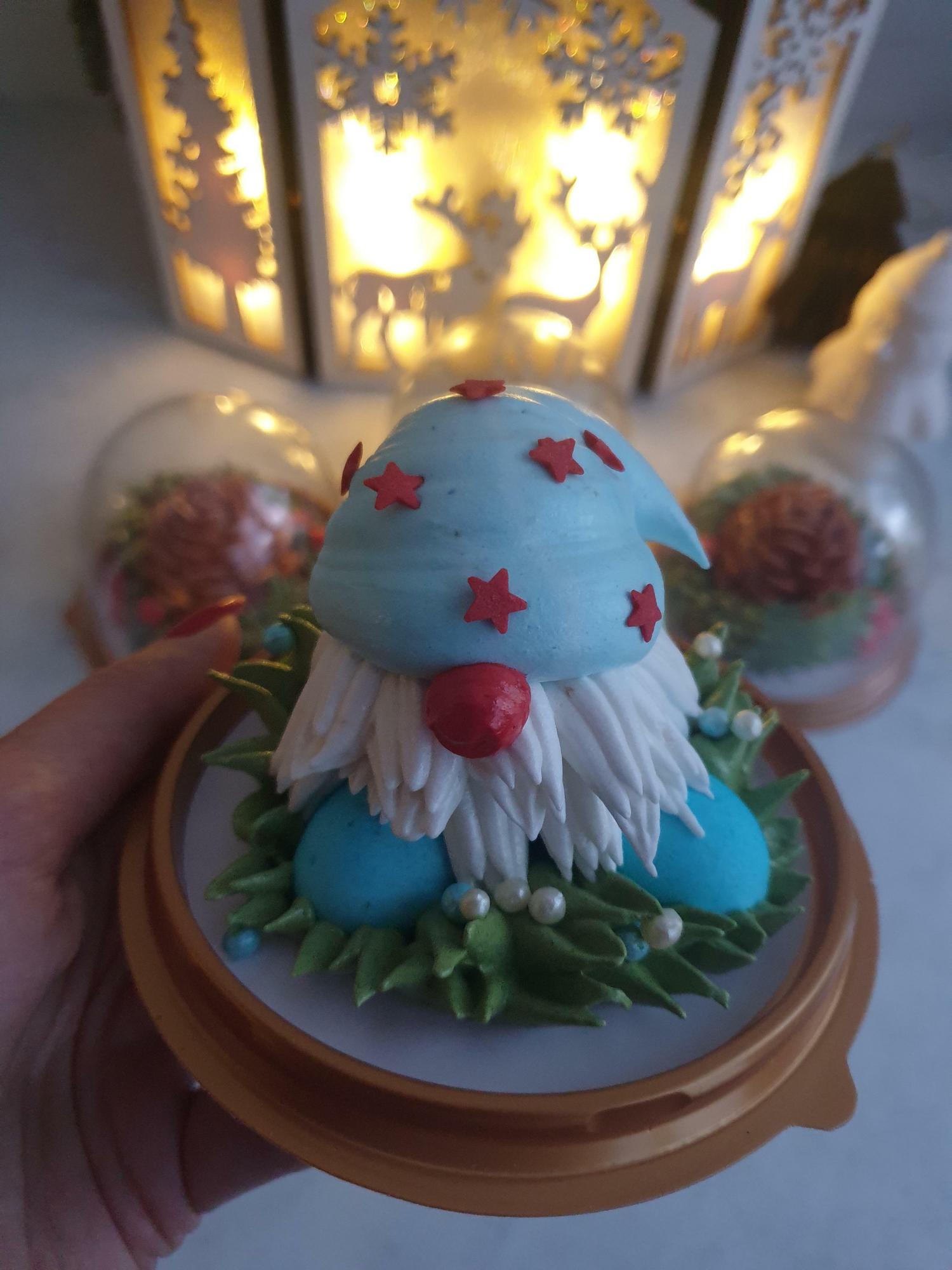 Зефирный гномик в индивидуальной упаковке под куполом