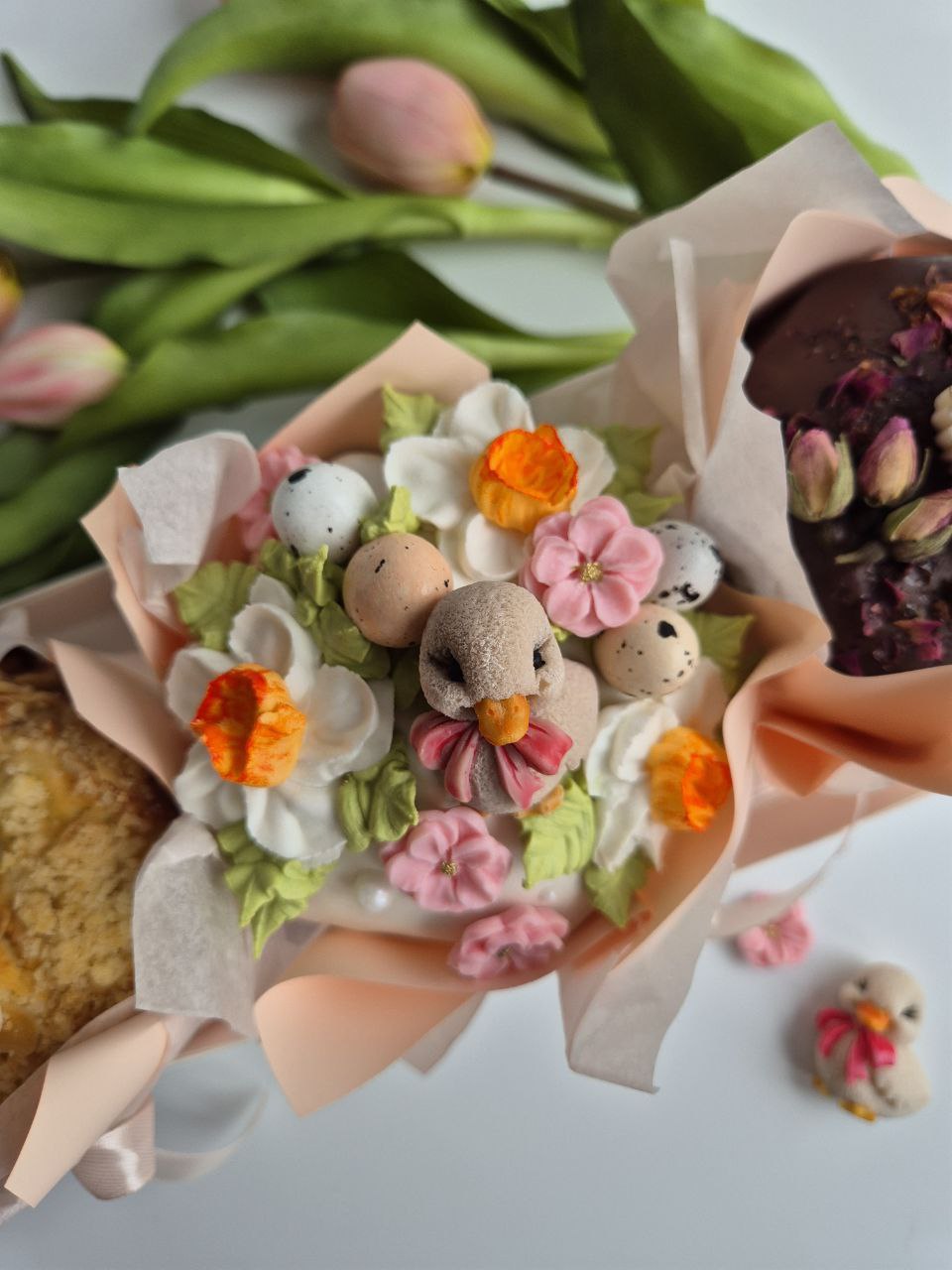 Стоп продаж! Ассорти из трех куличей (творожно-миндальный, апельсиновый с абрикосом и шоколадный)