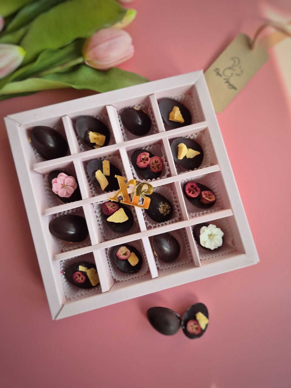 Шоколадные наборы ассорти с сублиматами фруктов, ягод и орехами
