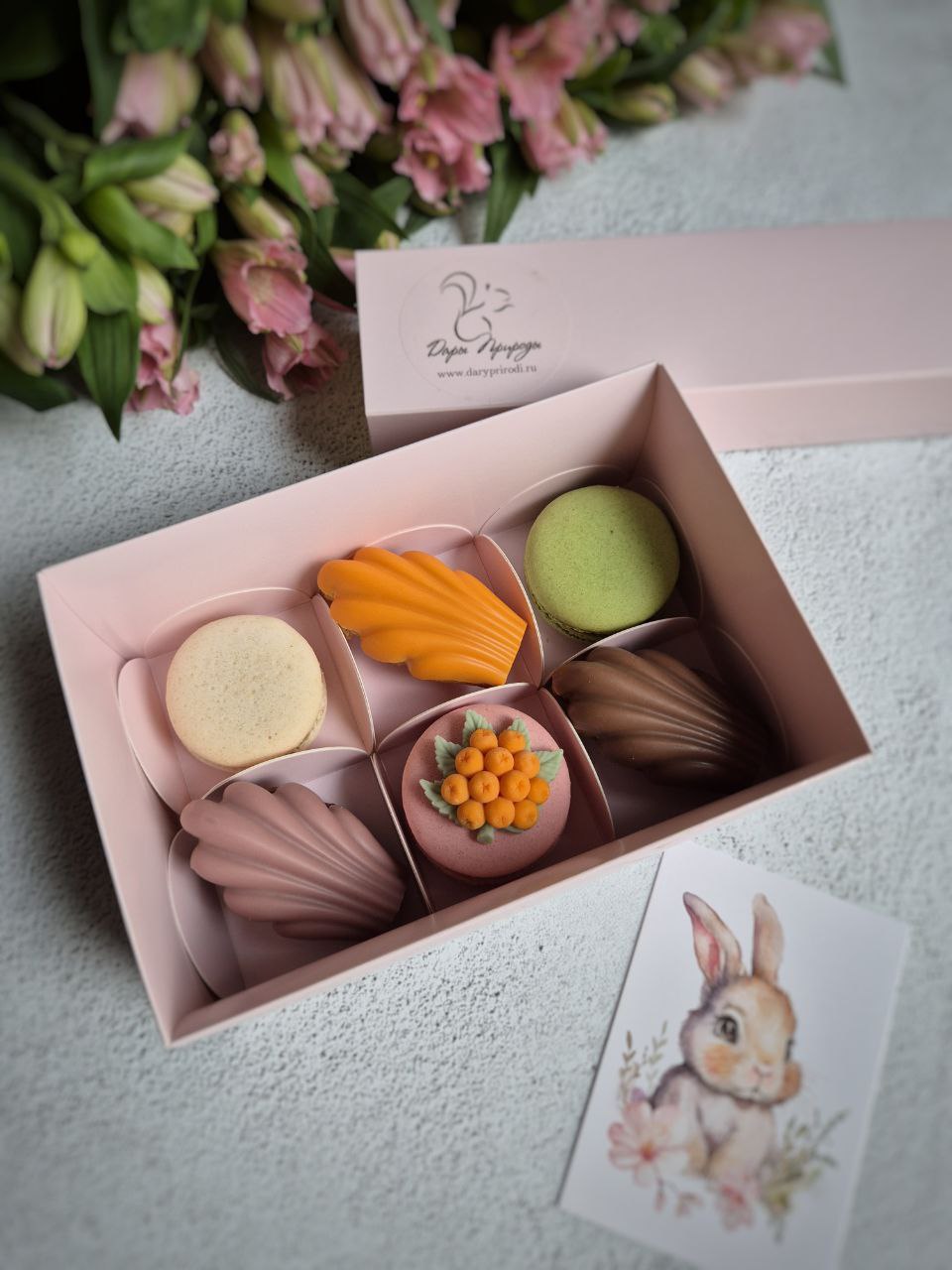 Набор ассорти из мадлен и макаронс