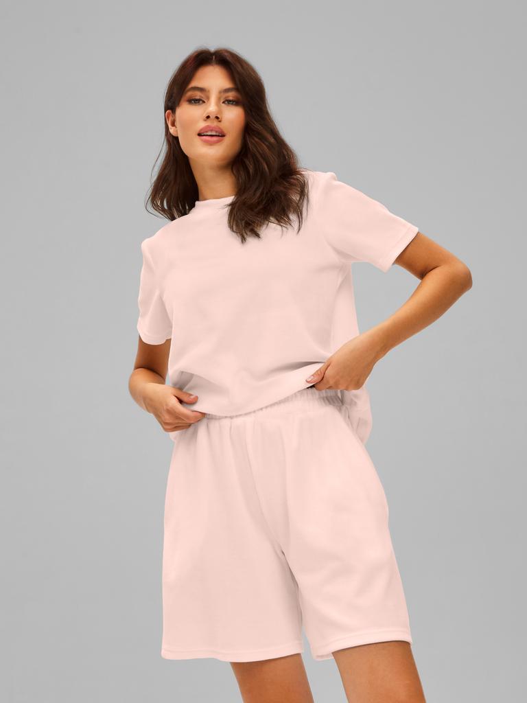 Костюм велюровый с шортами (светло-розовый)
