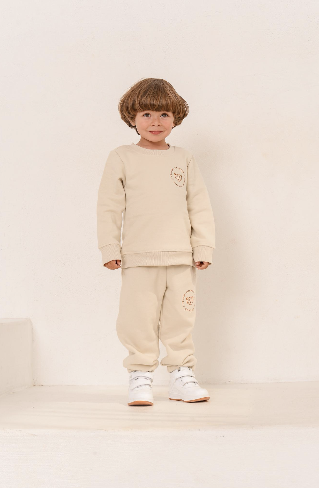 Костюм из футера с вышивкой HOLIVIN в цвете тофу