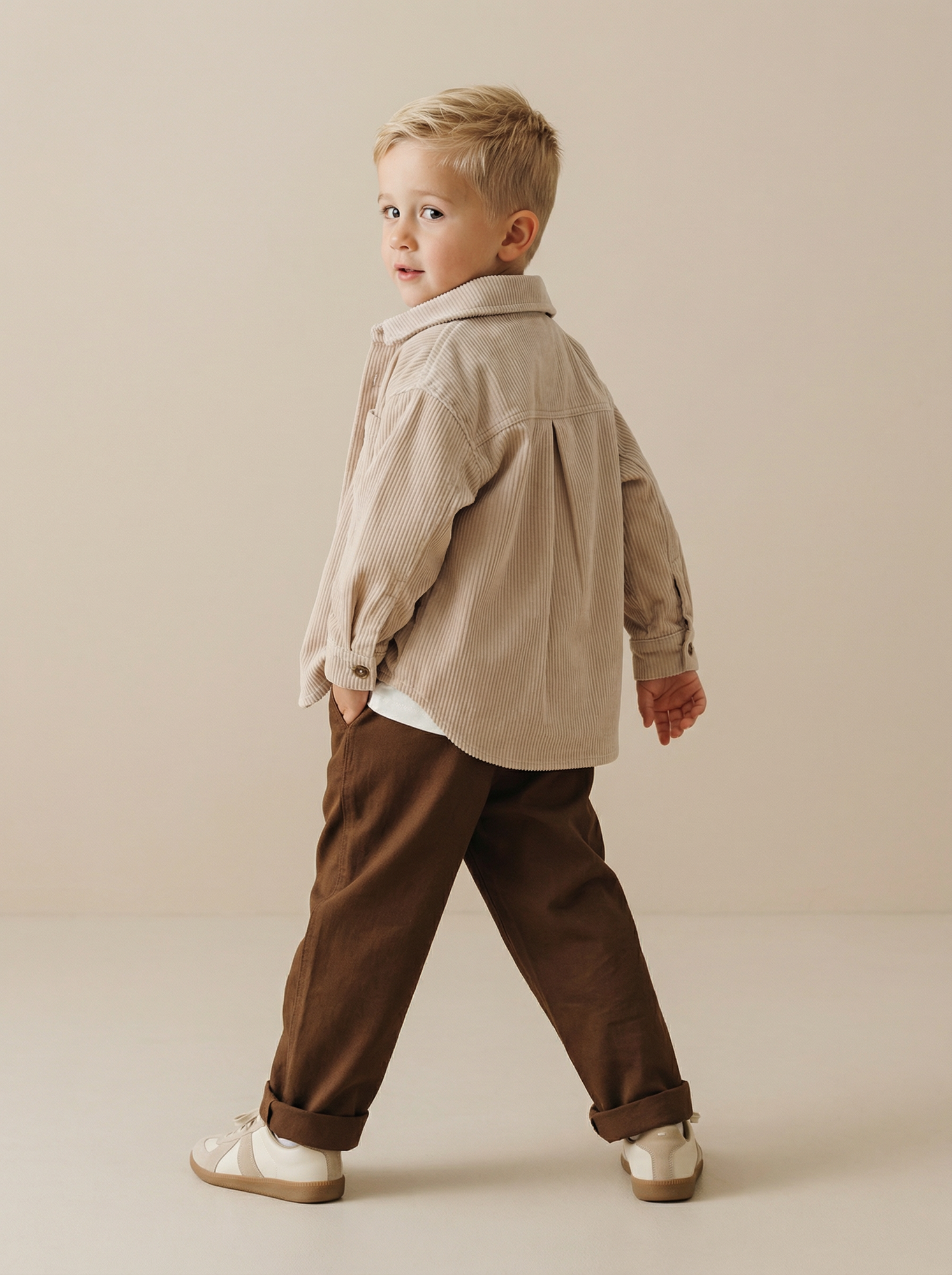 Рубашка из вельвета с вышивкой