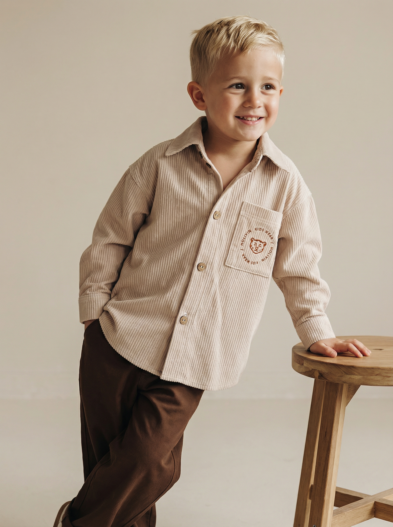 Рубашка из вельвета с вышивкой