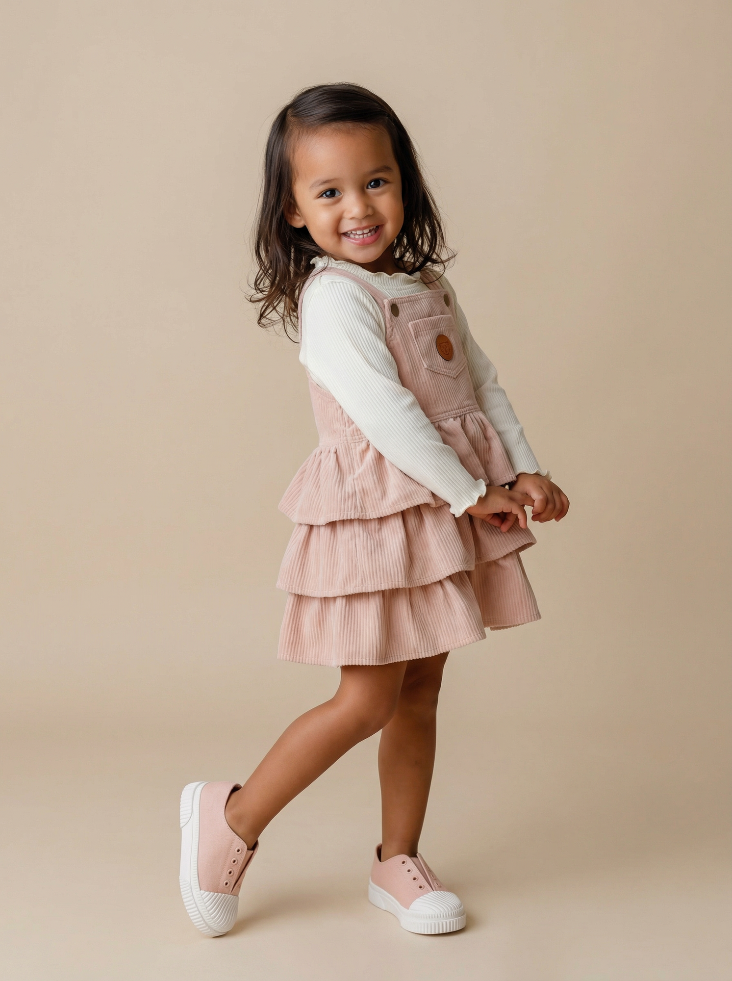 Сарафан из вельвета с нашивкой