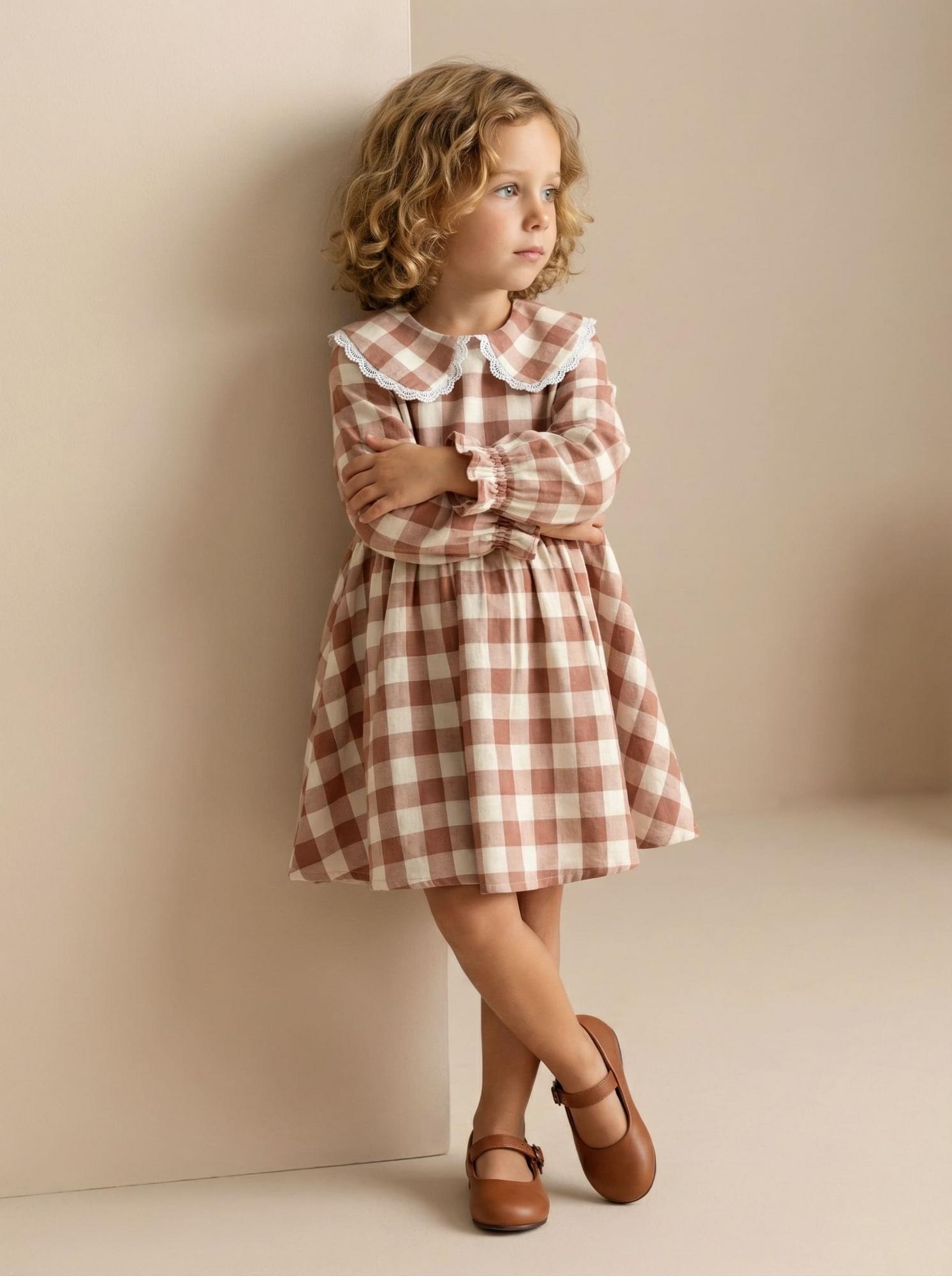 Платье в клетку с воротником