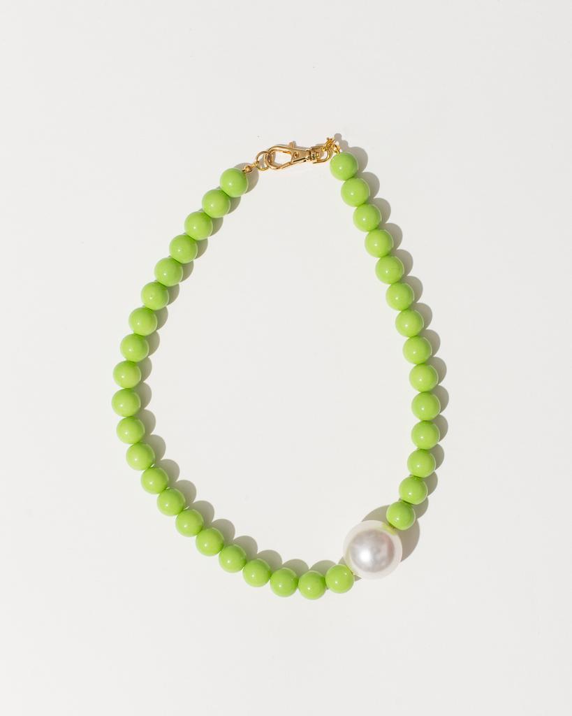 Салатовый чокер с жемчужиной