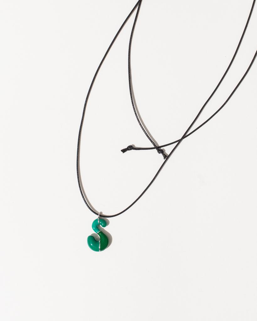 Шнурок с буквой