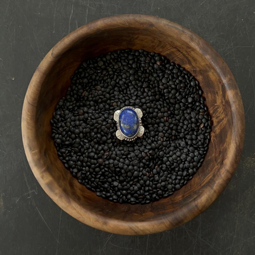 кольцо с лазуритом