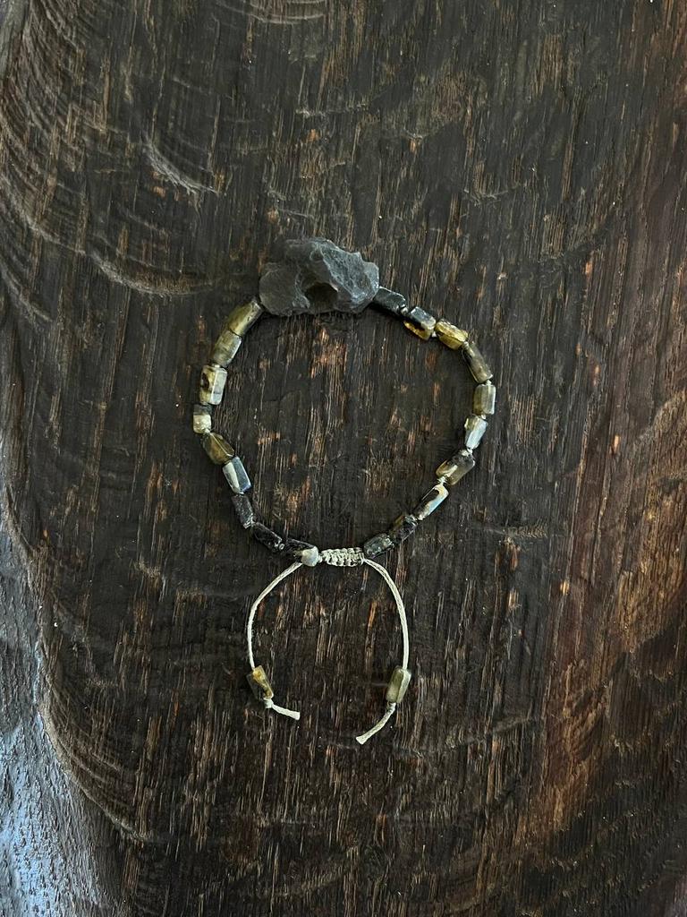 браслет из лабрадорита с тектитом
