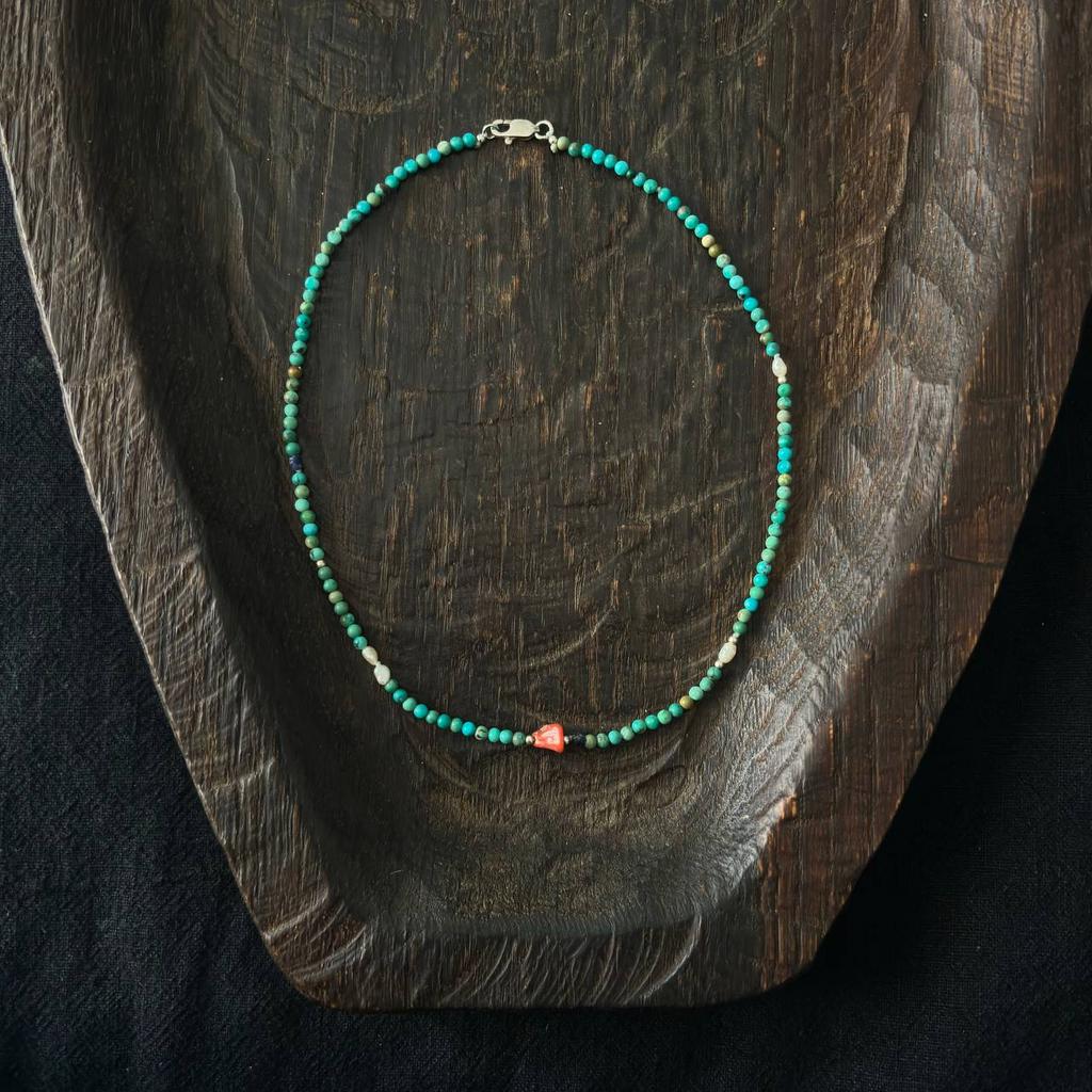 нить из бирюзы с жемчугом и кораллом